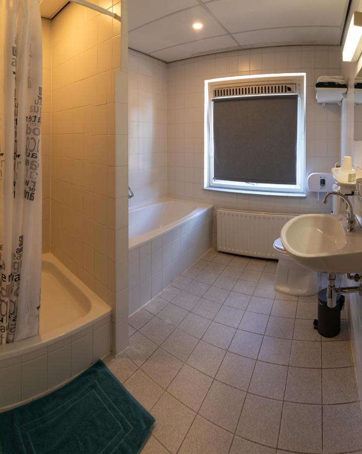Hotel De Zwaan Schoondijke Екстериор снимка